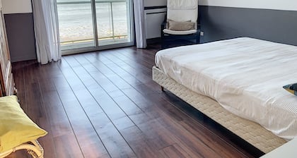 Villa with garden and beach access, terrace, 5 bedrooms, 2 bathrooms, wifi, parking