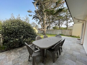 Unclassified image, 3 of 23, button