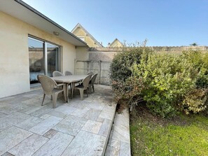 Unclassified image, 5 of 23, button