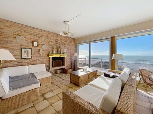 Seafront villa with garden and free Wifi