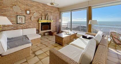 Seafront villa with garden and free Wifi