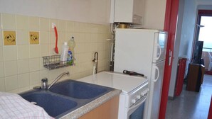 茶具/咖啡用具、冰箱、微波炉