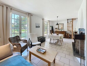Interior - Quiet Escape: Cozy Beach House with Terrace, Sleeps 8 (Saint-Pair-sur-Mer)