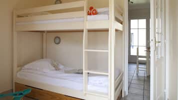3 bedrooms, iron/ironing board, Internet, bed sheets