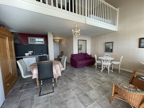 TV - Charming beachfront duplex with veranda (Jullouville)