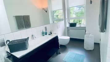 Apartemen Superior, kamar mandi pribadi (Blau) | Kamar mandi