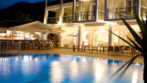 Poolbar