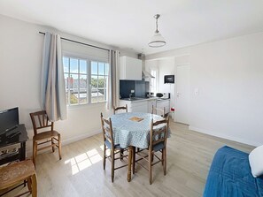 Dining - Cozy Apartment 100m from Beach & Shops, Near Mont Saint-Michel (Jullouville)
