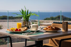 Daily buffet breakfast (EUR 19 per person)