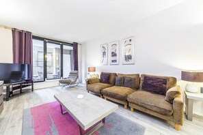 Apartment, 2 Schlafzimmer | Wohnbereich | Flachbildfernseher, Netflix