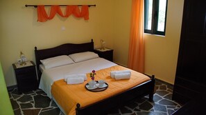 Soundproofing, free WiFi, bed sheets - Ktima Nikola (Karystos)