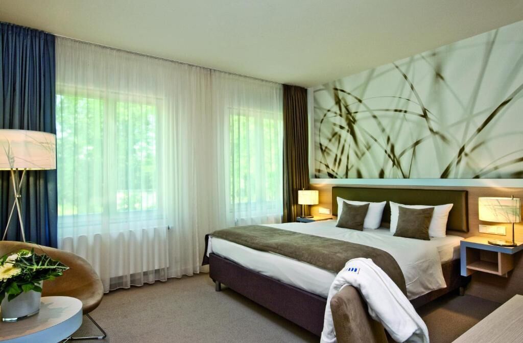 1 bedroom, in-room safe, desk, blackout curtains