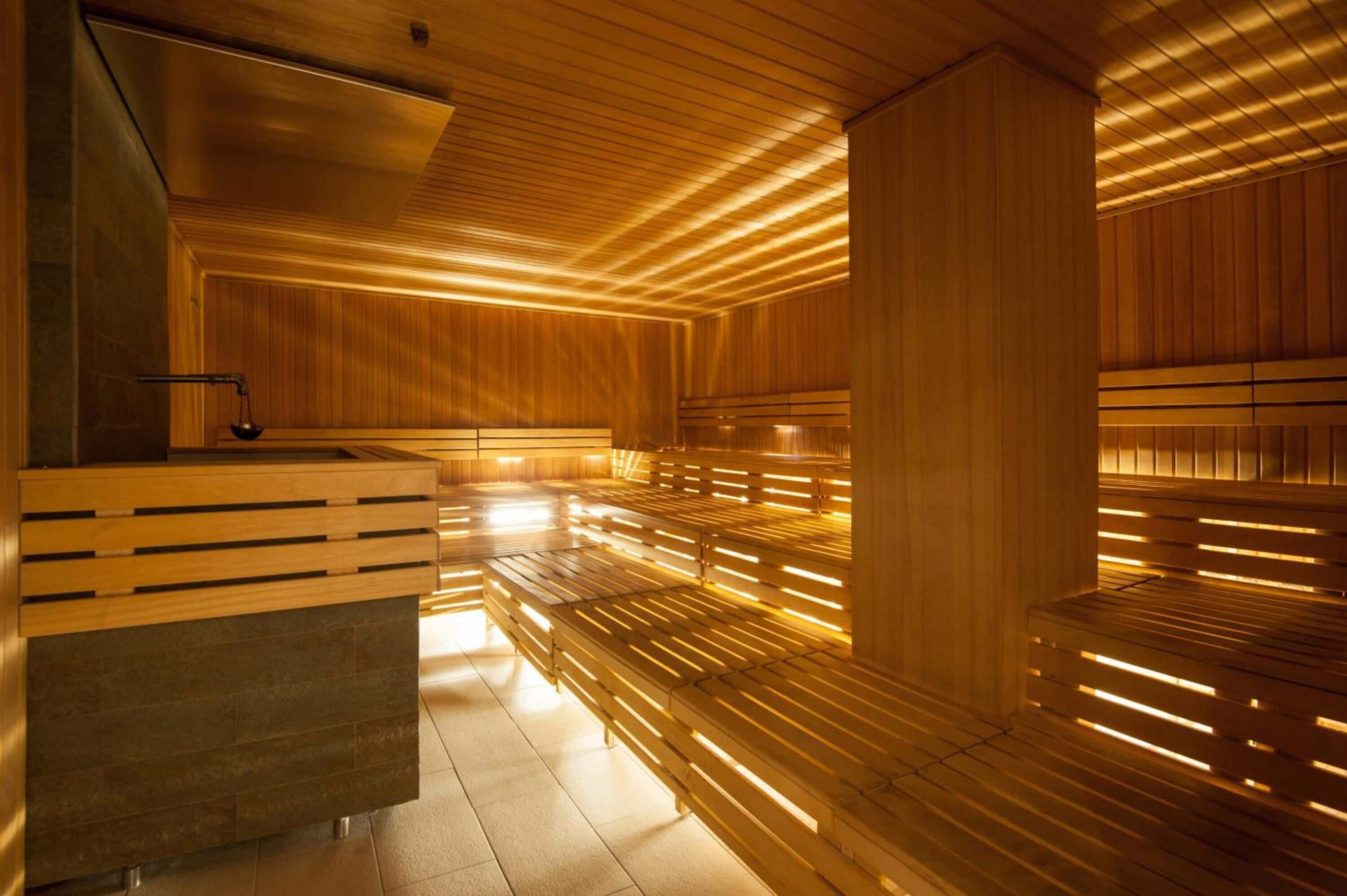 sauna, hot tub, steam room, turkish bath/hammam, massage/treatment rooms