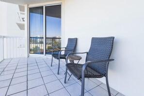 Property grounds - Remodeled, elegant beachfront condo w/private balcony! 🐚 (Destin)