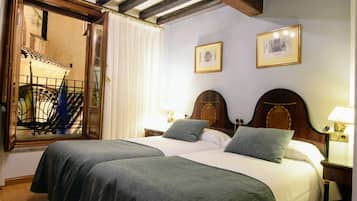 Phòng đôi hoặc 2 giường đơn | Bộ đồ giường cao cấp, minibar, khu vực làm việc phù hợp cho laptop
