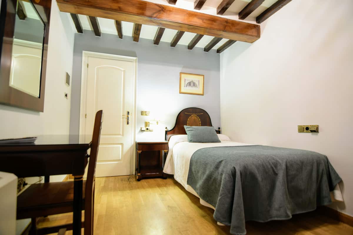 Single Room | Premium bedding, minibar, laptop workspace, soundproofing