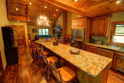 Home with Year-Round Mountain Vacation Experiences