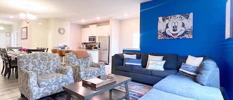 テレビ、DVD プレーヤー