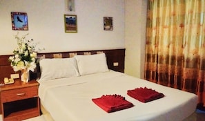 Standard Double Room | Minibar, blackout curtains, free WiFi - China Garden Hotel (Hat Yai)