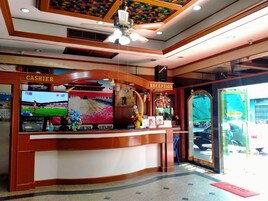 ฝ่ายต้อนรับ