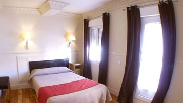 Escritorio, cortinas opacas, cuna de viaje y wifi gratis