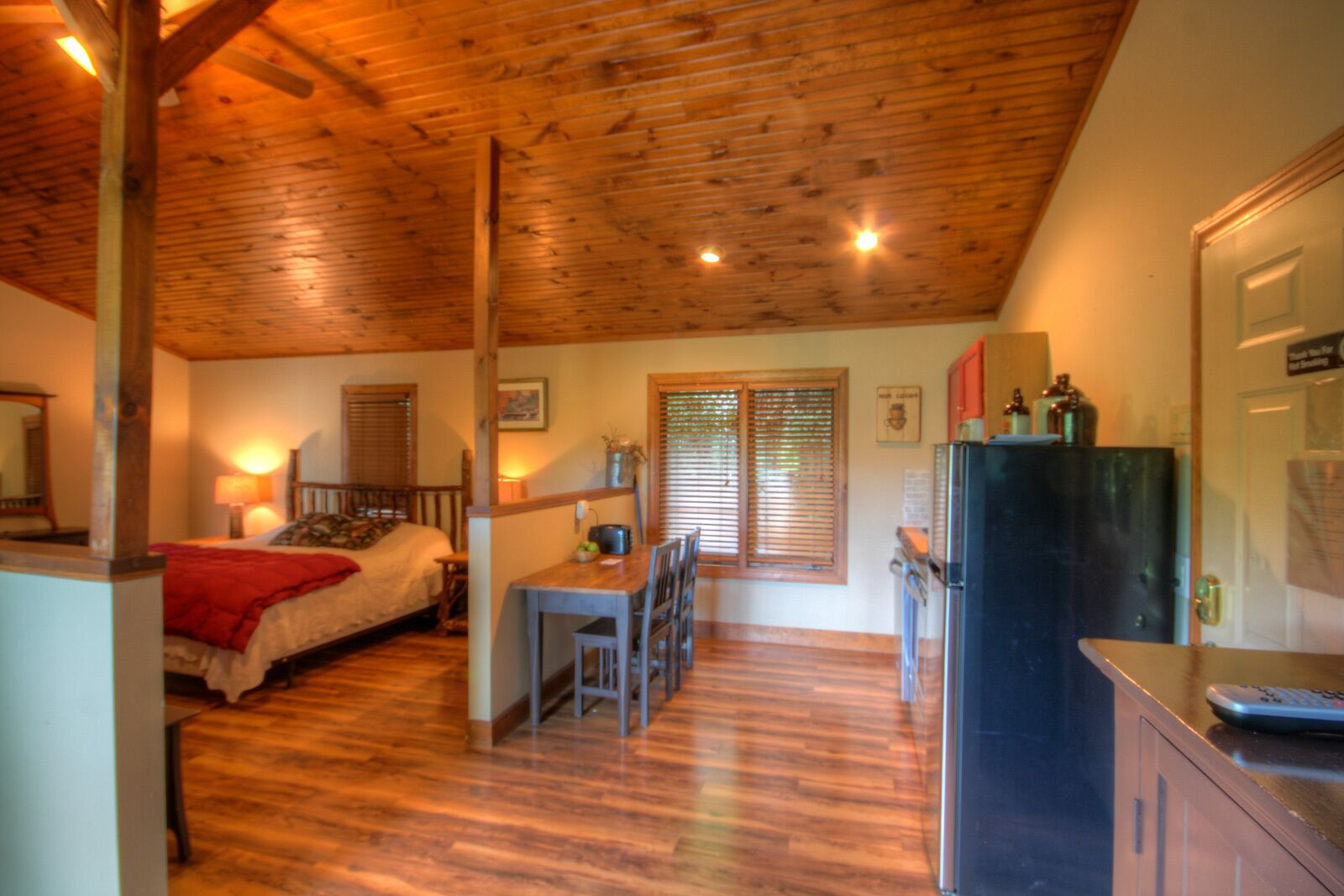 1 chambre, fer et planche à repasser, Wi-Fi gratuit, draps fournis