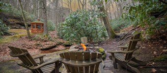 Cozy Log Cabin w/ Wood Fireplace, Creekside Firepit & Private River Access!