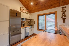 Fridge, microwave, oven, stovetop - Upscale Cottage Near Blue Ridge Parkway (Boone)