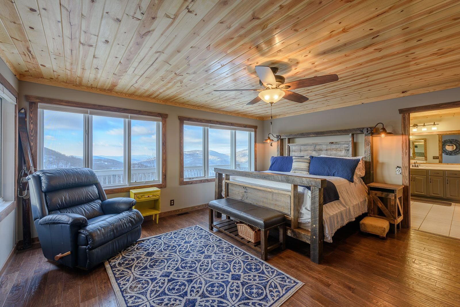 5 bedrooms, iron/ironing board, free WiFi, bed sheets