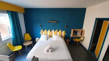 In-room safe, desk, iron/ironing board, cribs/infant beds