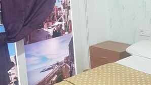 Room - Hostal Europa (Tarragona)