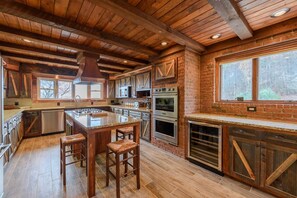 Frigorífic, microones, forn i placa de cuina 