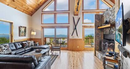 Beech Mountain 6BR Retreat! Pool Table, Shuffleboard, 3 Master Suites & Panoramic Views