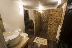 Douche, serviettes fournies, savon