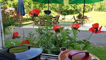 Breakfast, lunch, dinner served; French cuisine
