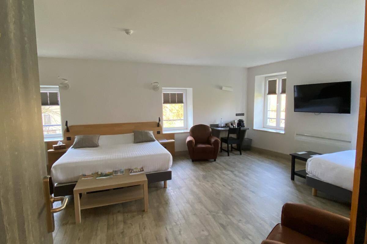 premium bedding, desk, soundproofing, free cots/infant beds