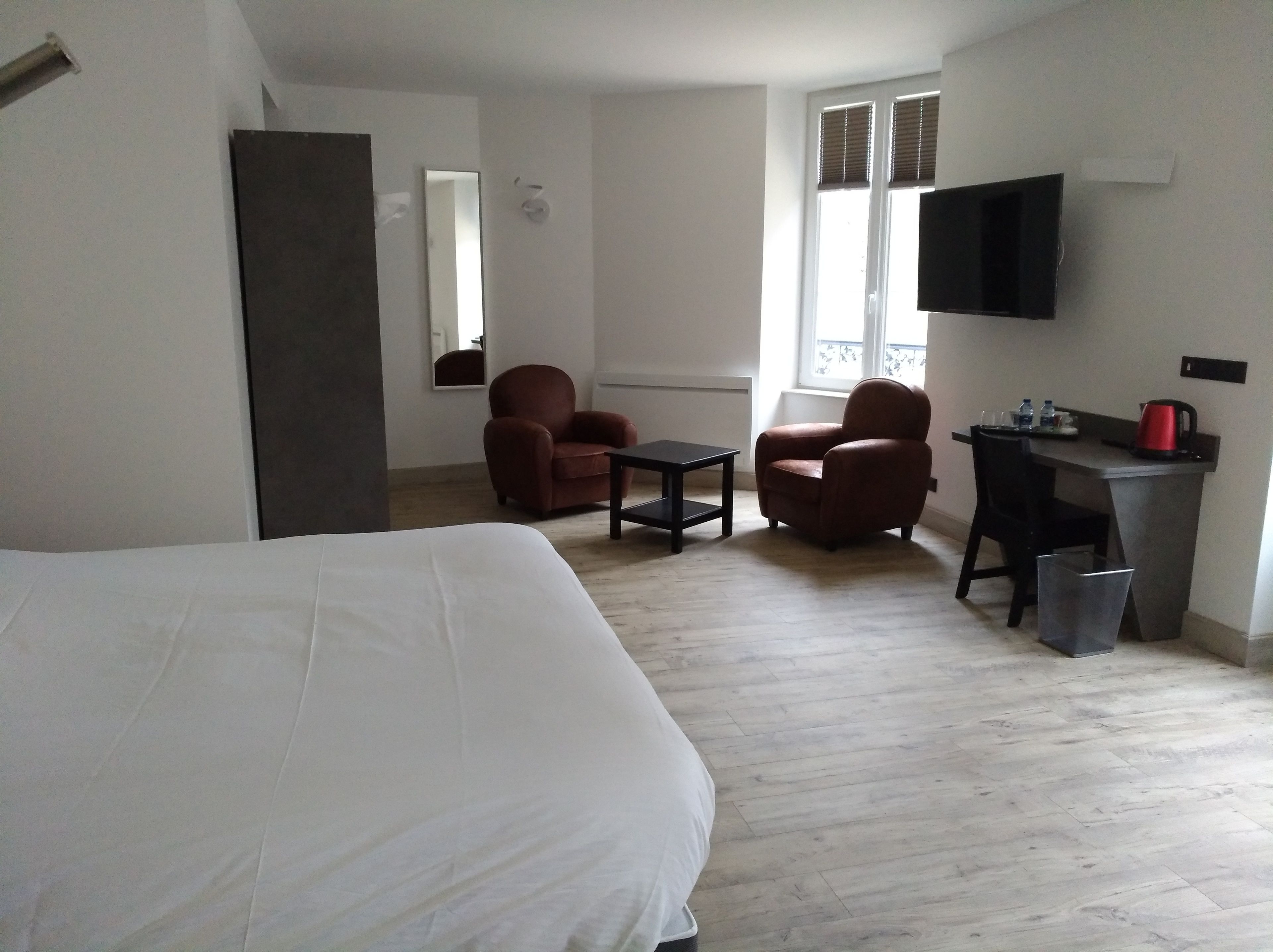 premium bedding, desk, soundproofing, free cots/infant beds