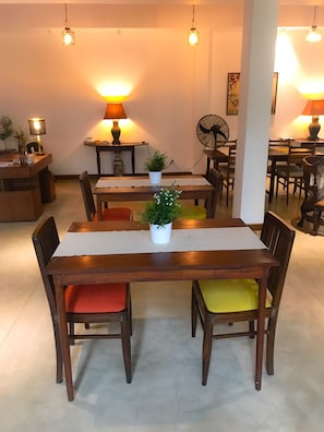 Breakfast (USD 8.00 per person)