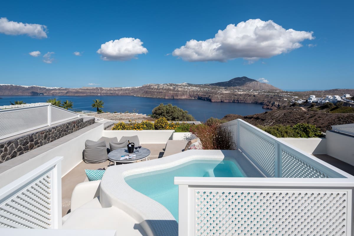 Senior Studio Suite, Heated Tub, Sea View | Tina de hidromasaje privada