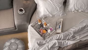 Executive Studio Suite, Private Pool, Sea View | Premium bedding, minibar, in-room safe, desk