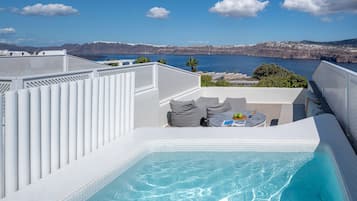 Senior Studio Suite, Heated Tub, Sea View | Private spa tub
