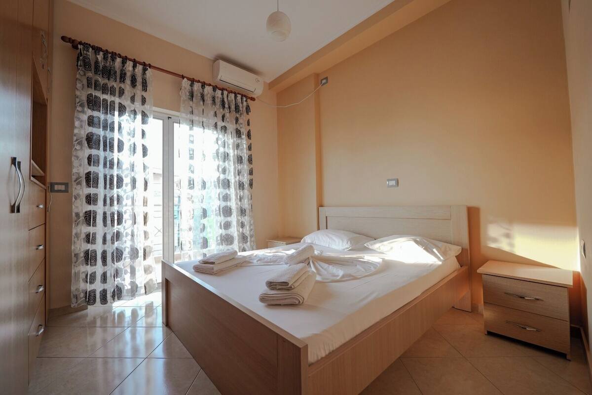 Premium bedding, soundproofing, WiFi (free), bed sheets