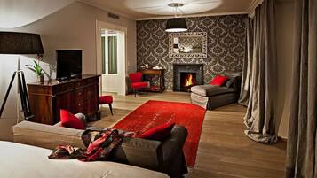 Junior Suite, Balcony | Premium bedding, minibar, in-room safe, blackout drapes