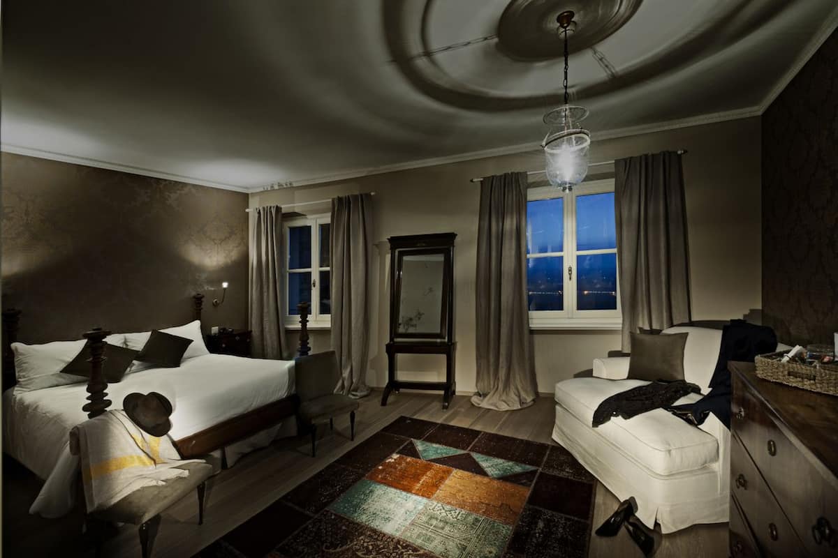 Deluxe Double Room | Premium bedding, minibar, in-room safe, blackout drapes