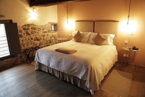 Ropa de cama de alta calidad y minibar 