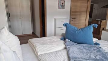 Standard-Studio | Schreibtisch, VerdunkelungsvorhÀnge, kostenloses WLAN, BettwÀsche