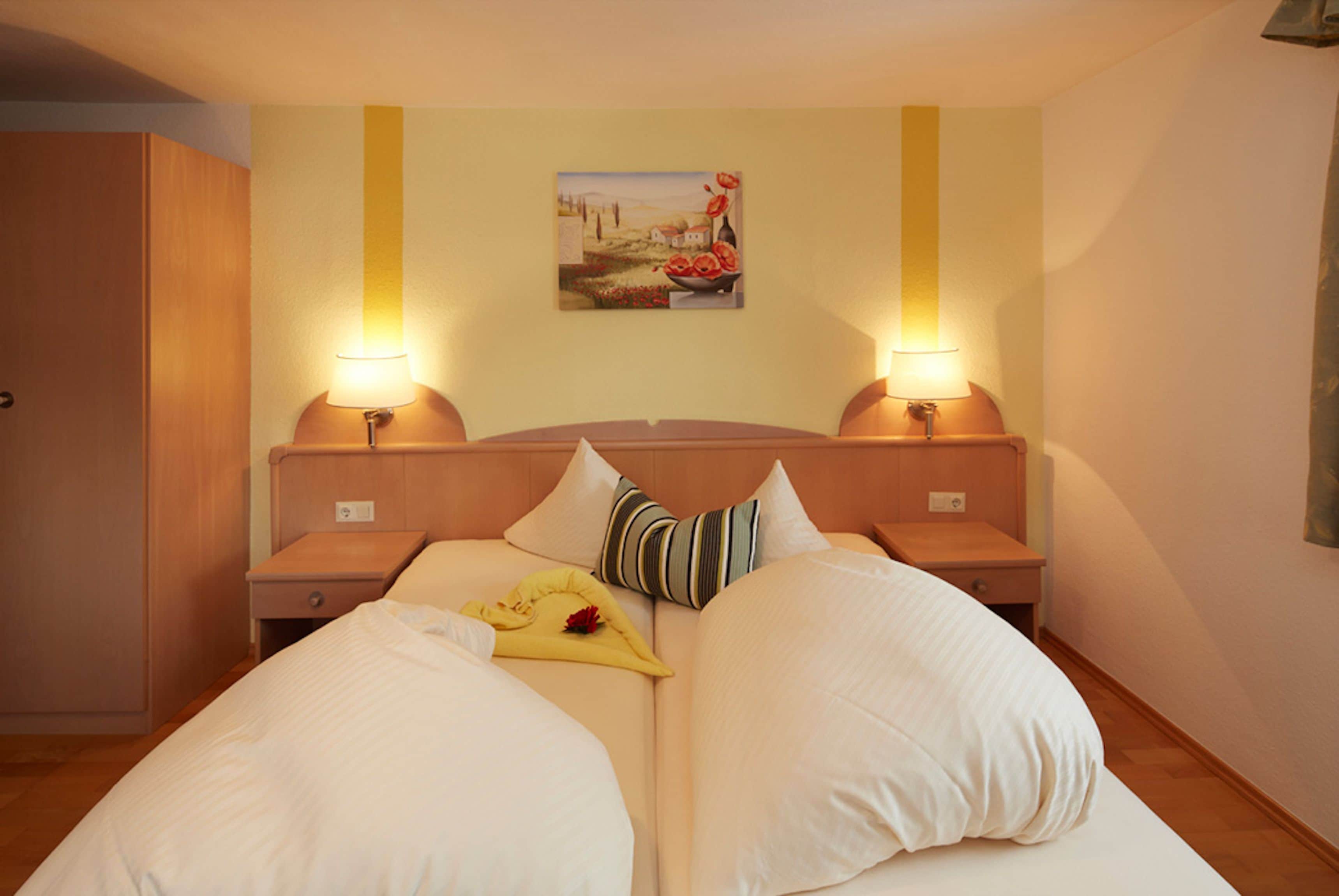 Schreibtisch, Verdunkelungsvorhänge, kostenloses WLAN, Bettwäsche