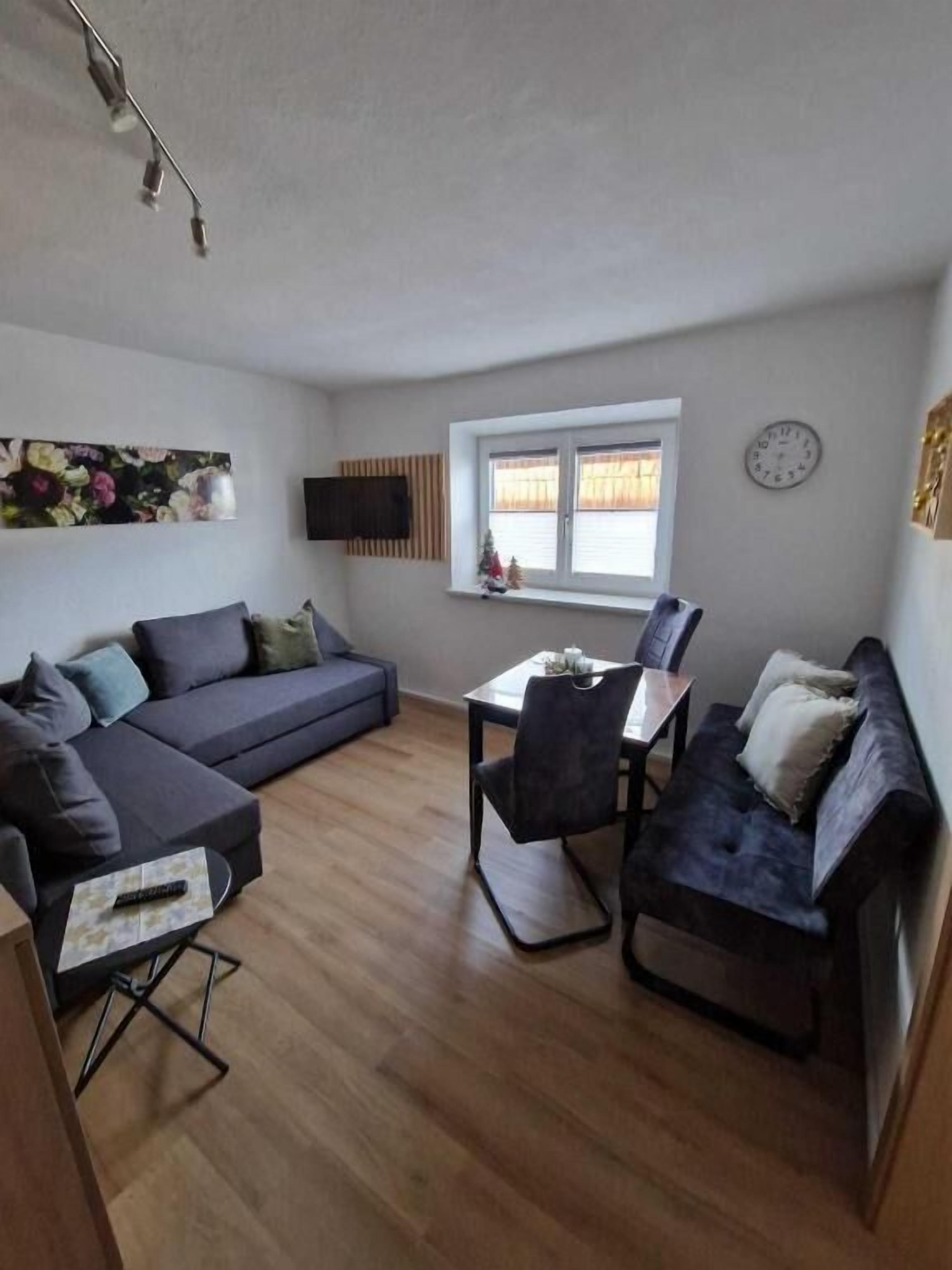 Standard-Studio | Schreibtisch, Verdunkelungsvorhänge, kostenloses WLAN, Bettwäsche