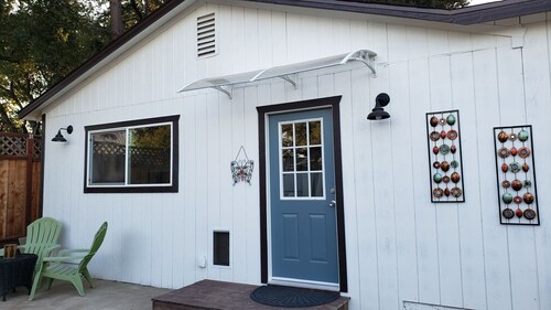 Entire Remote work, pet-friendly (dog door), 2 bed/2 bath fully furnished house 