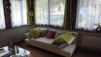 Comfort Suite (Mamy) | Living area